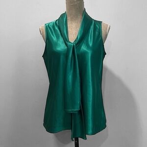 9&Co Green Satin Sleeveless Blouse Size Medium Tie Neck